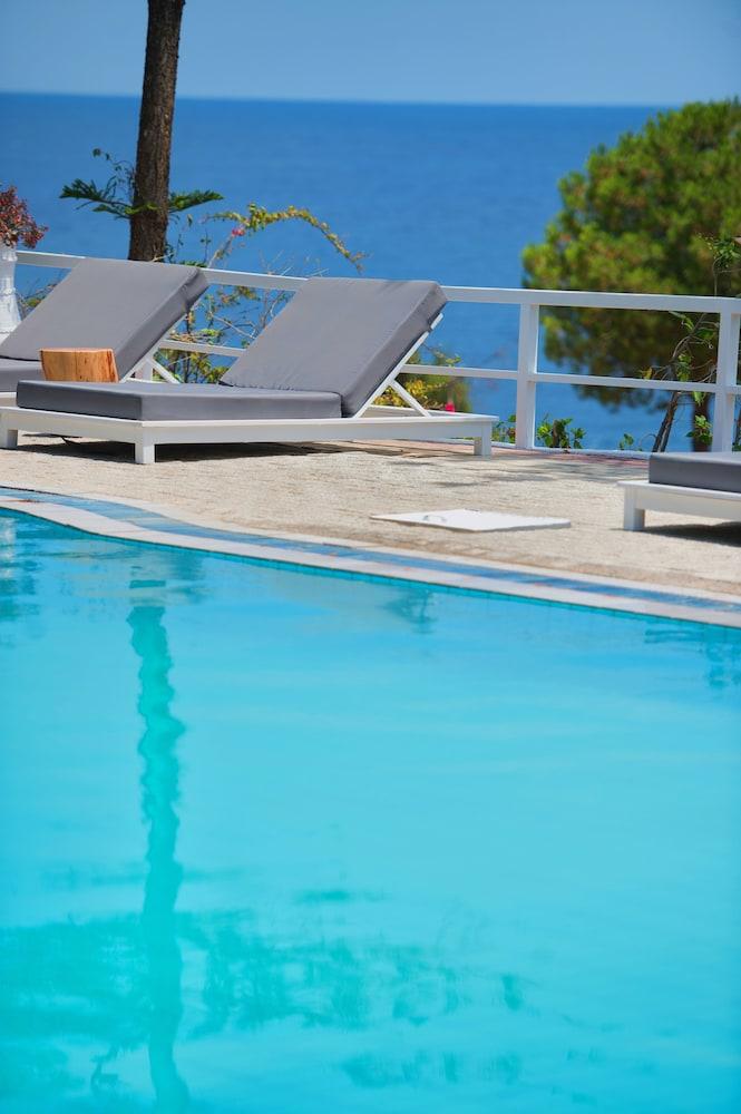 Akra Morea Hotel & Residences 모넴바시아 외부 사진