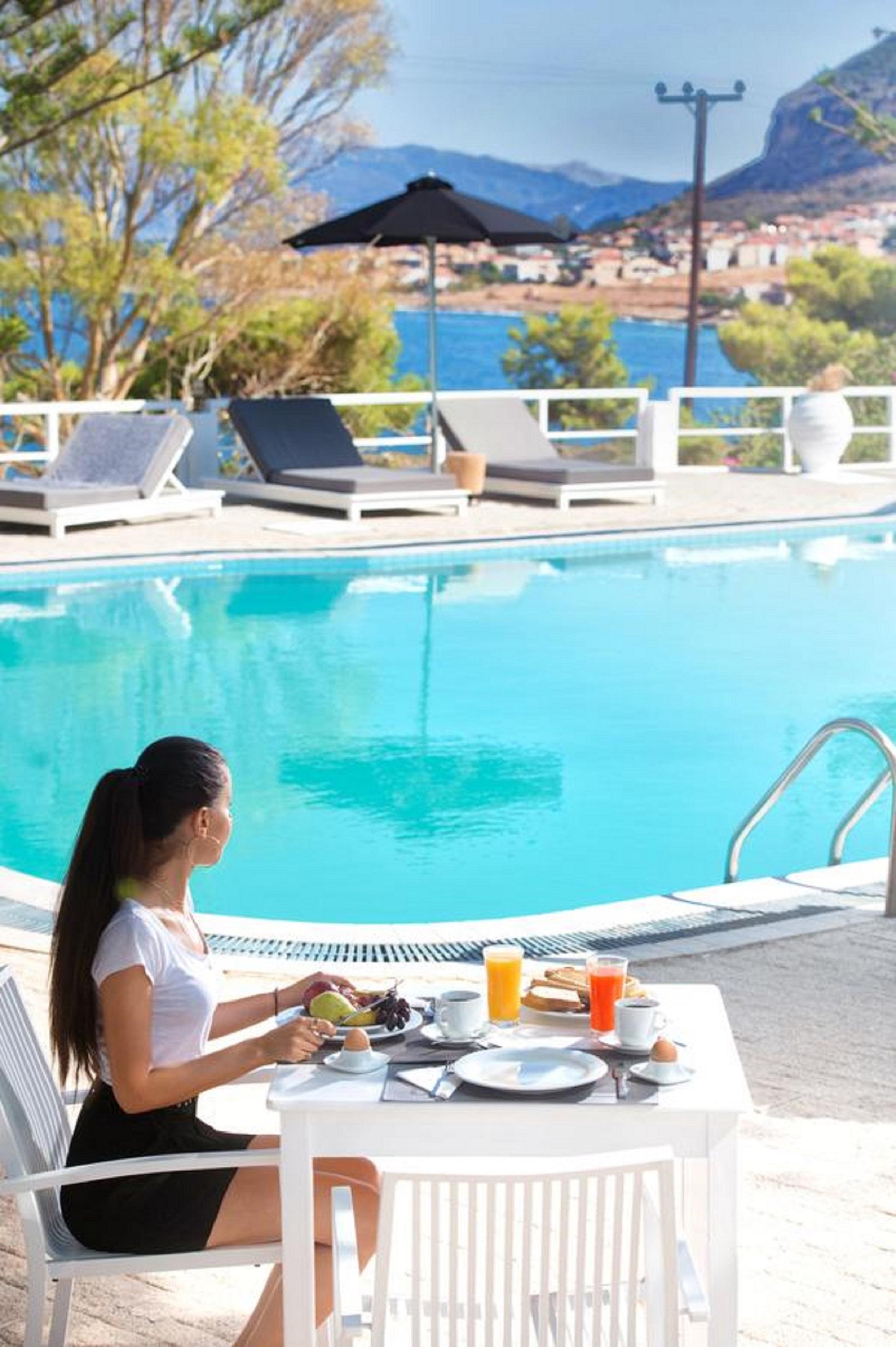 Akra Morea Hotel & Residences 모넴바시아 외부 사진